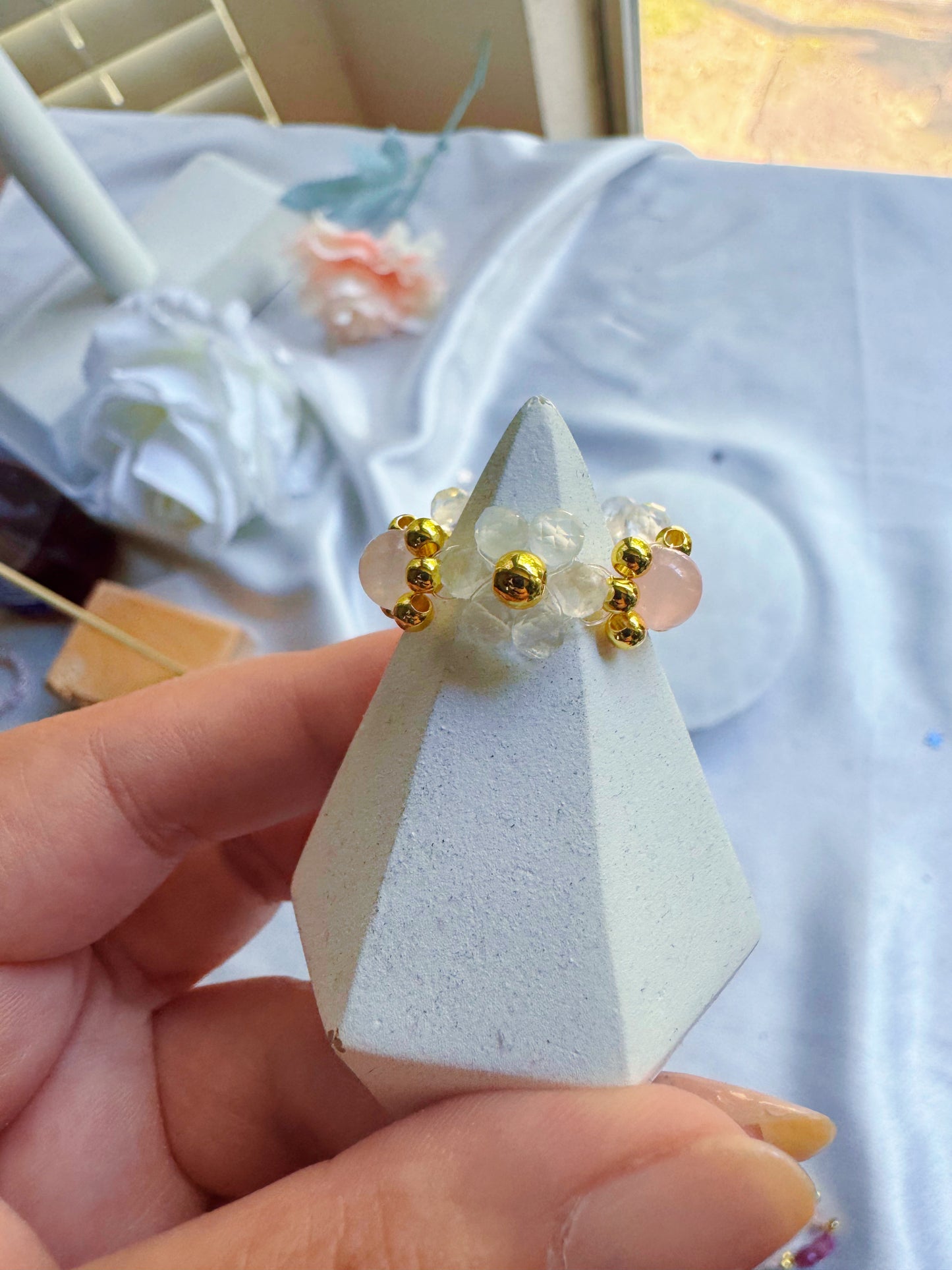 Stretchy flower crystal ring