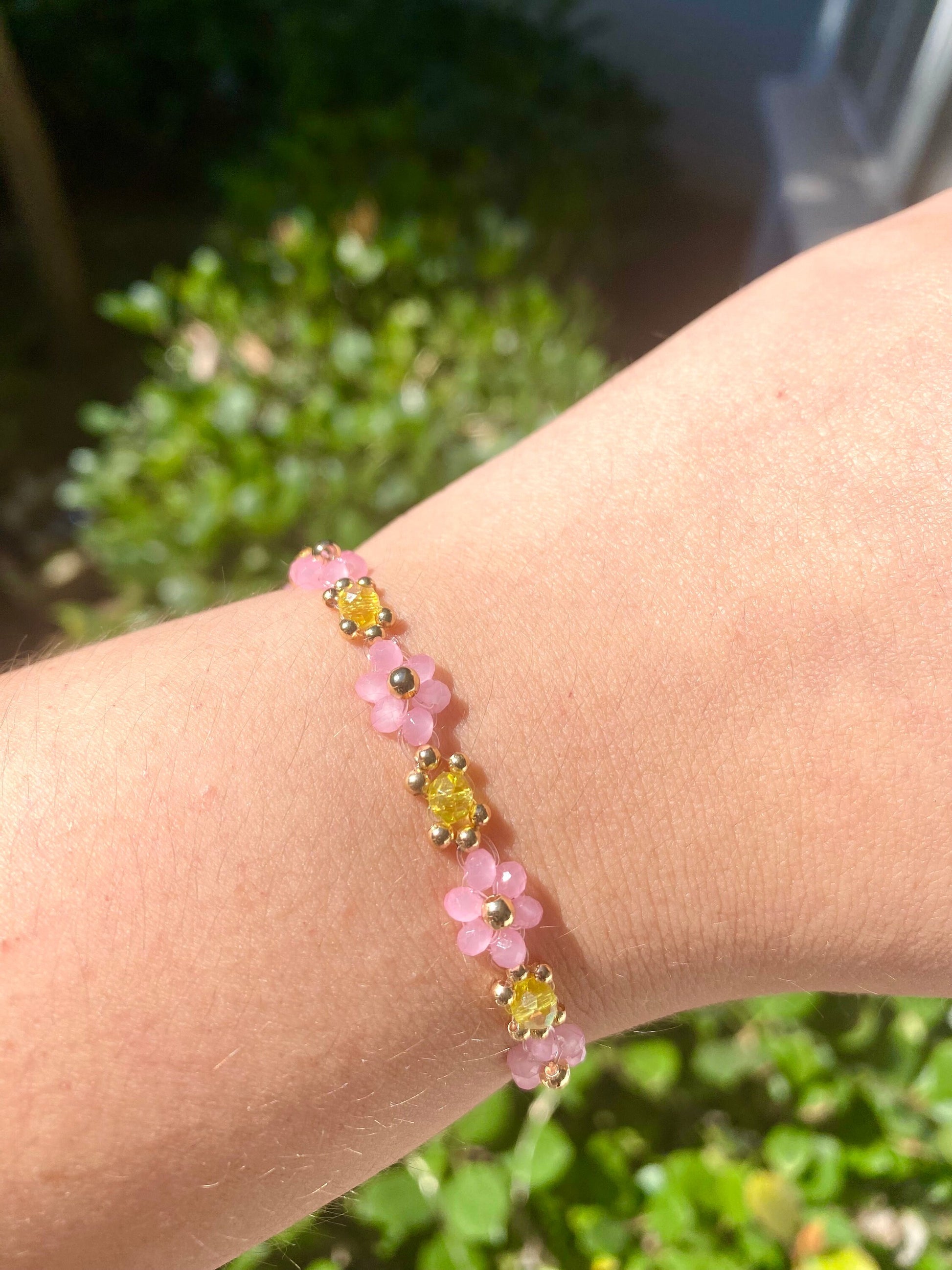 Cruel Summer inspired Dainty Pink and Yellow Daisy Flower Crystal Beaded Bracelet | Mothers Day Gift | Birthday Gift | Bridesmaid Gift