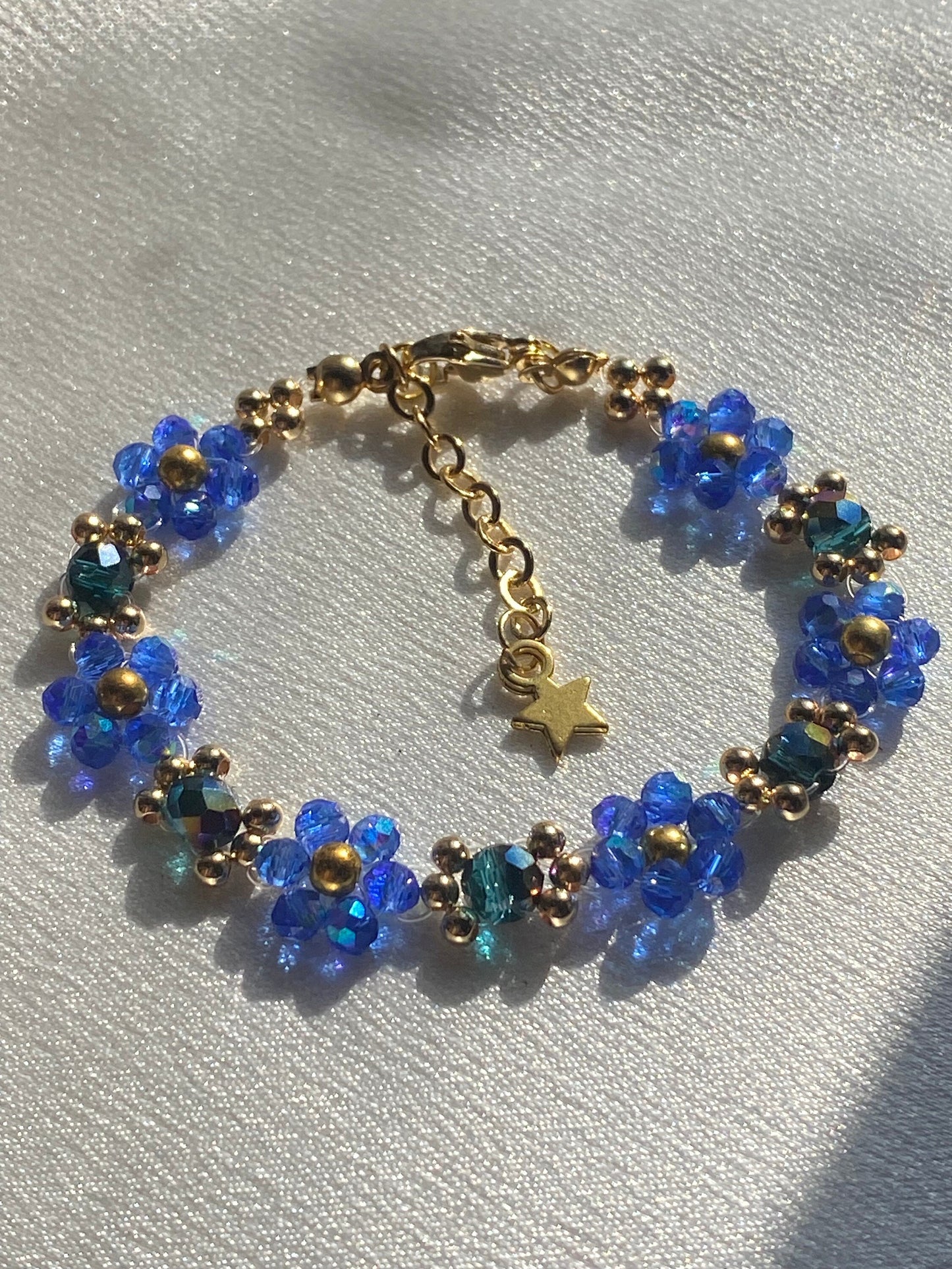 Winter Blue Daisy Flower 18k Gold Beaded Bracelet | Christmas Gift | Mothers Day| Birthday Bridesmaid Wedding Jewelry | For her | Valentines