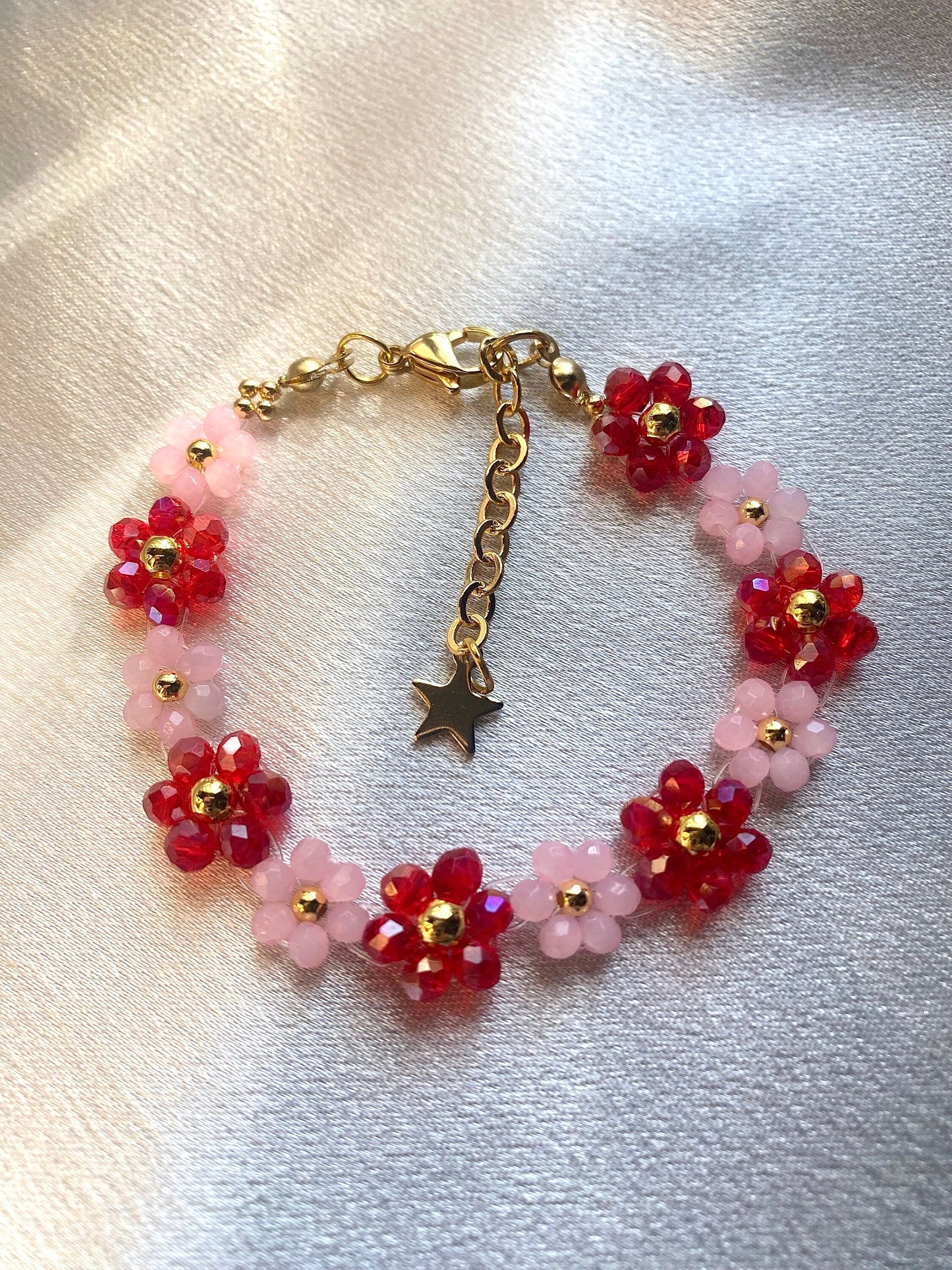 Pretty pink and red valentine flower crystal beaded bracelet with 18k gold beads. Crystal flowers are a pastel pink and a shiny red. Perfect gift for all occasions; christmas, valentines, birthdays, mothers day