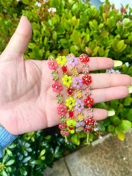 Make your own custom flower daisy crystal beaded bracelet 30+ colors available perfect gift for any loved one for her birthday, christmas, mothers day, etc. Bright beautiful colors and 18k gold filled beads and chain, tarnish resistant