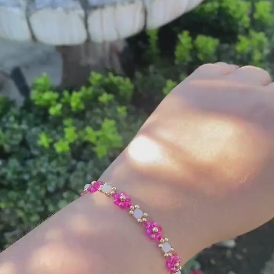 Cute Dainty Magenta Pink Daisy Flower Crystal Beaded Bracelet |Cute Bracelet | Mothers Day Gift | Birthday Gift | Bridesmaid Gift|Jewelry