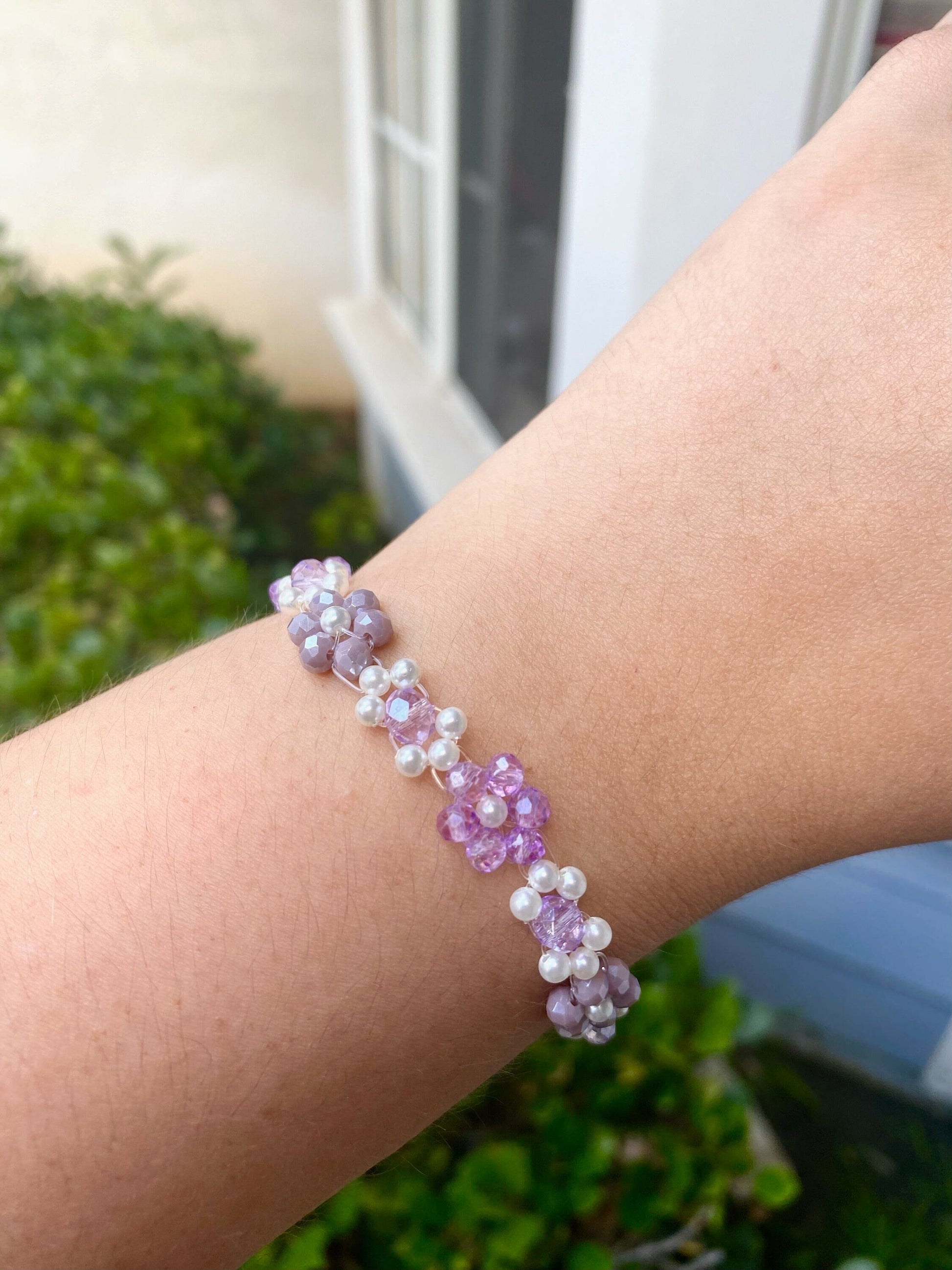 Purple and White Gold Daisy Flower Beaded Bracelet | Cute Bracelet | Mothers Day Gift | Birthday Gift | Bridesmaid Gift | Jewelry