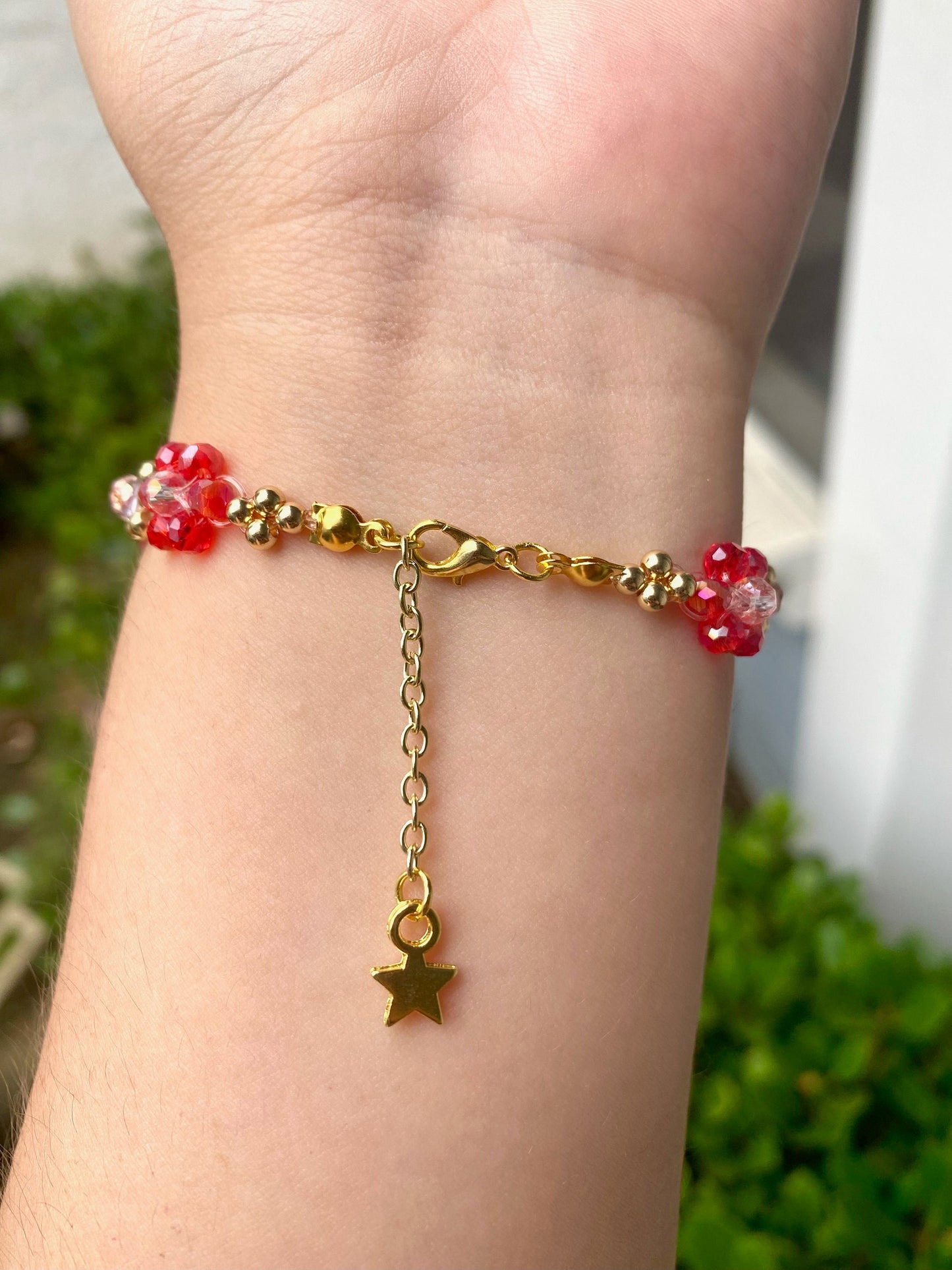 Red Pink Gold Daisy Flower Beaded Bracelet | Cute Bracelet | Mothers Day Gift | Birthday Gift | Bridesmaid Gift | Jewelry