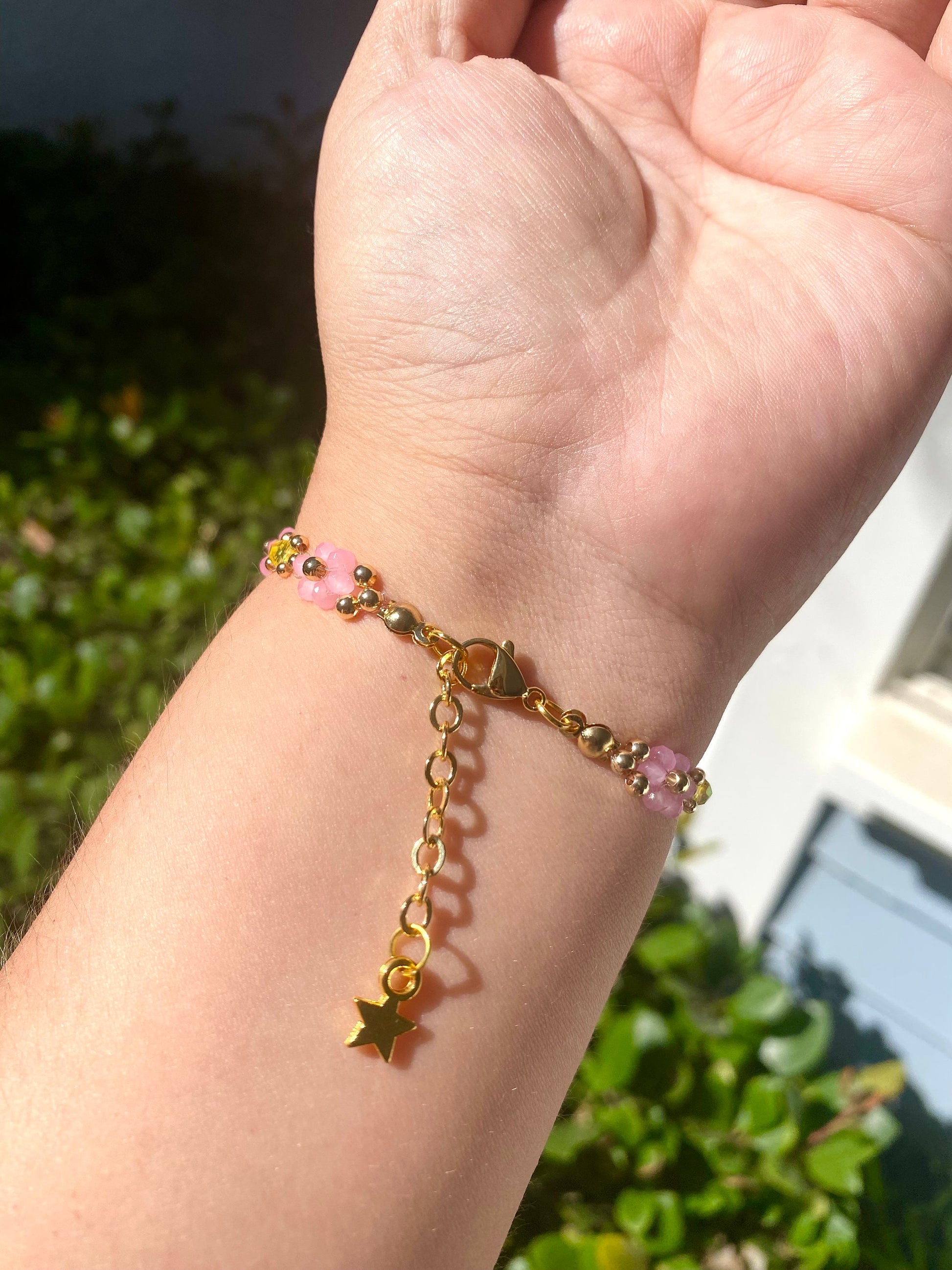 Cruel Summer inspired Dainty Pink and Yellow Daisy Flower Crystal Beaded Bracelet | Mothers Day Gift | Birthday Gift | Bridesmaid Gift