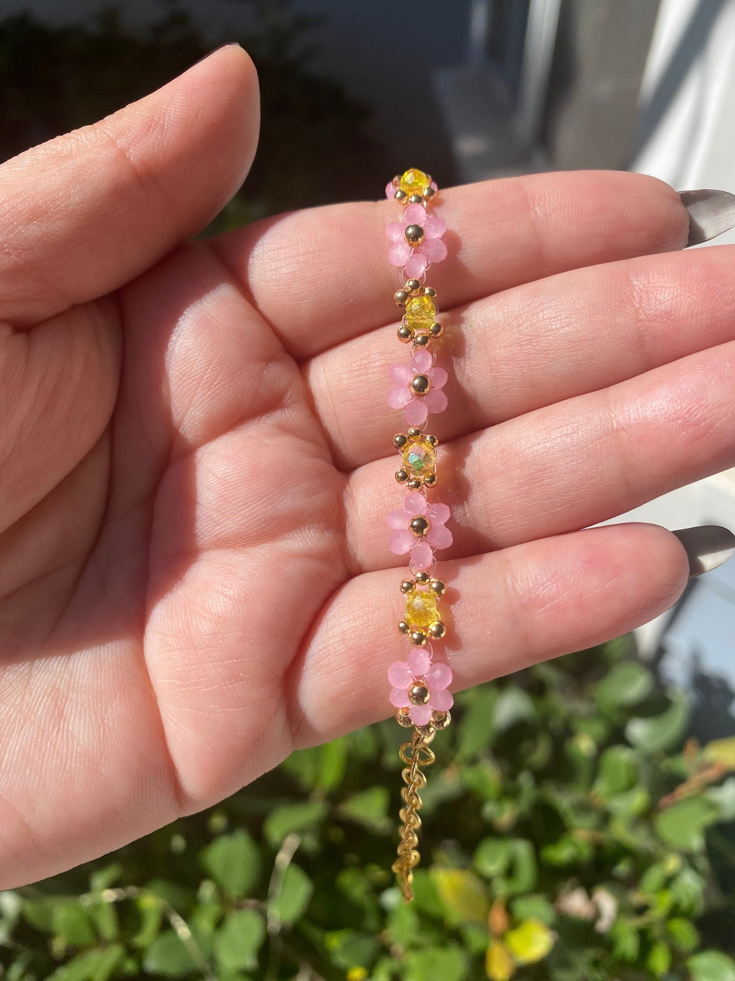 Cruel Summer inspired Dainty Pink and Yellow Daisy Flower Crystal Beaded Bracelet | Mothers Day Gift | Birthday Gift | Bridesmaid Gift