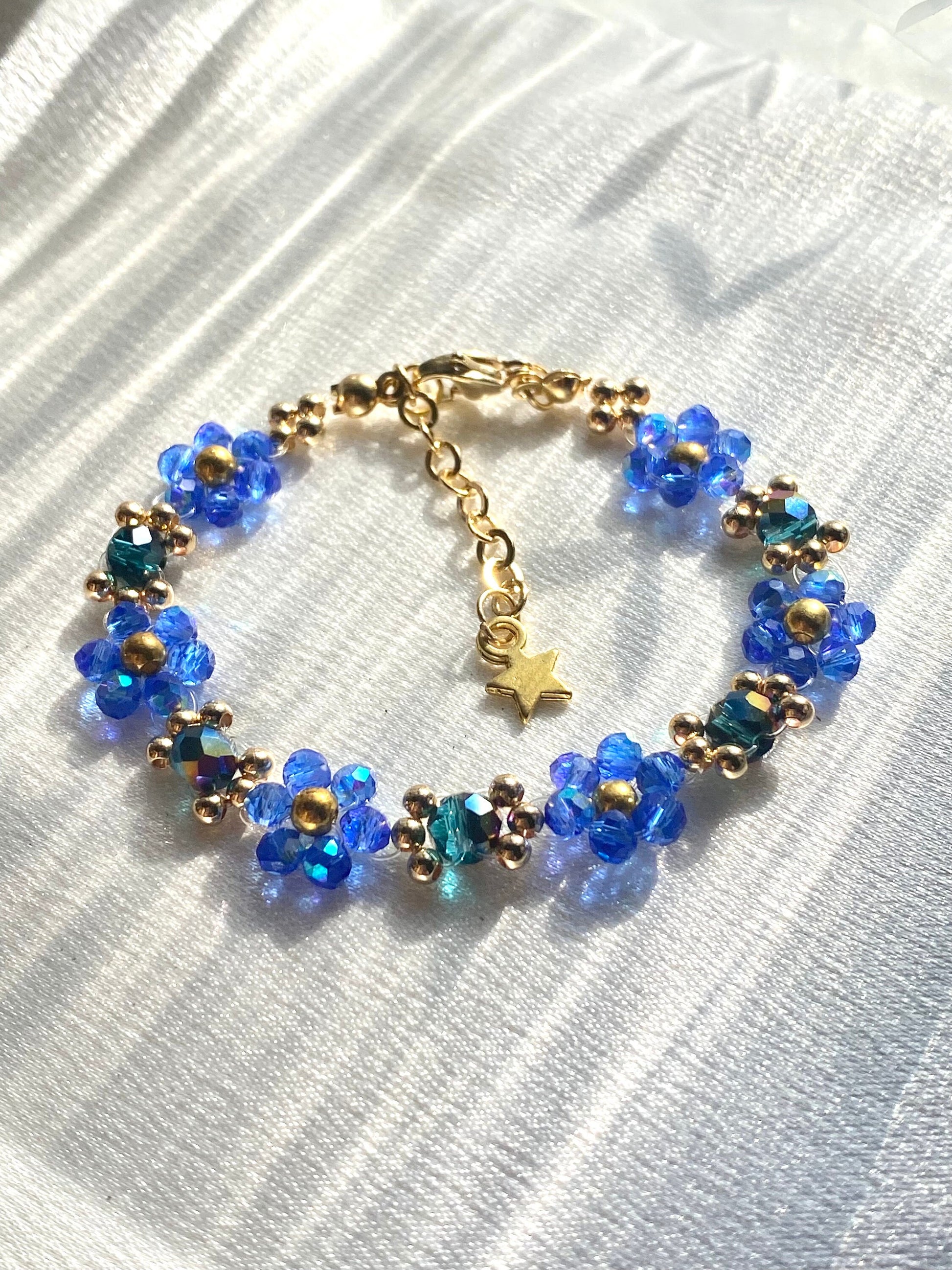 Winter Blue Daisy Flower 18k Gold Beaded Bracelet | Christmas Gift | Mothers Day| Birthday Bridesmaid Wedding Jewelry | For her | Valentines