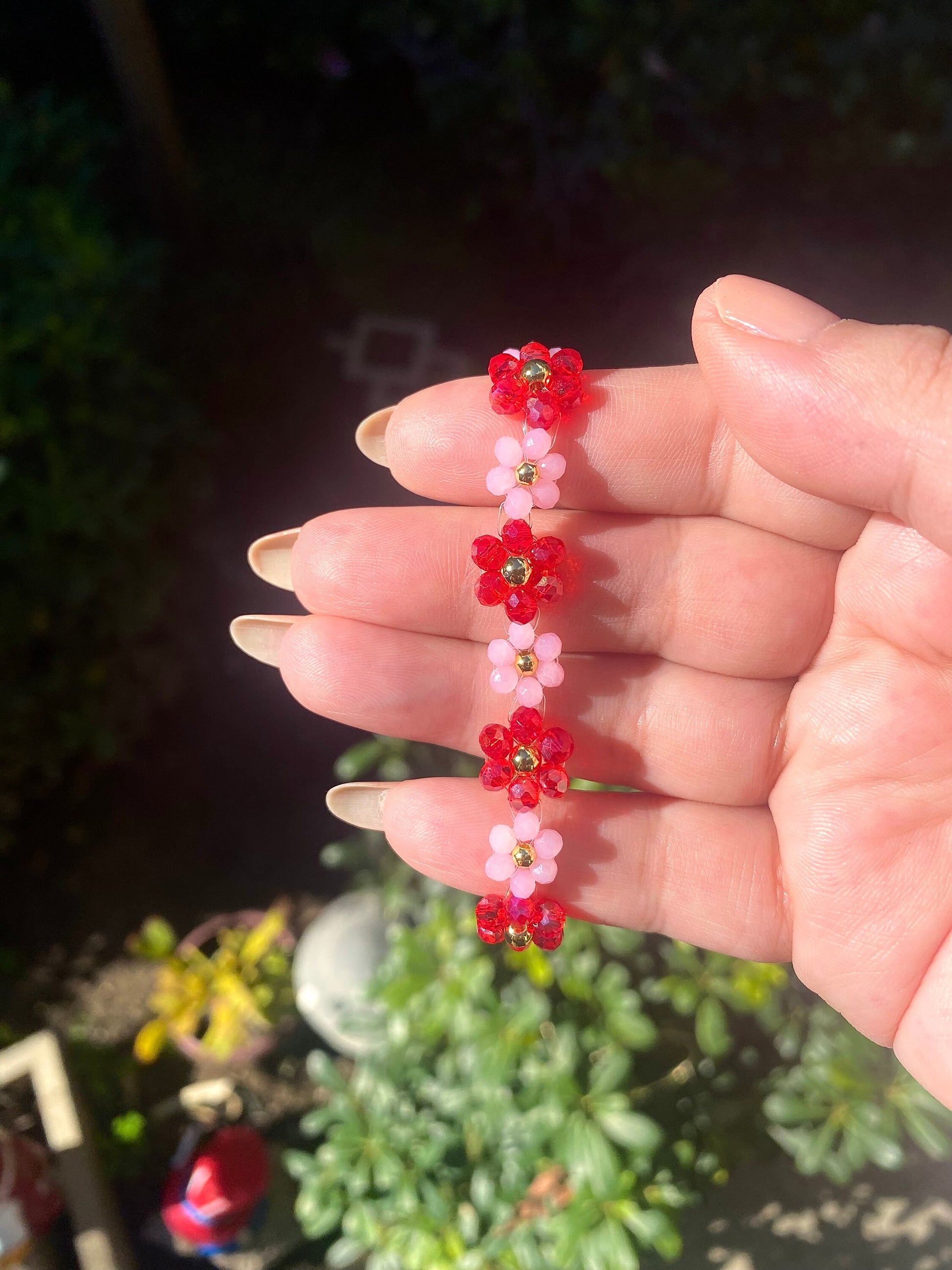 Pretty pink and red valentine flower crystal beaded bracelet with 18k gold beads. Crystal flowers are a pastel pink and a shiny red. Perfect gift for all occasions; christmas, valentines, birthdays, mothers day