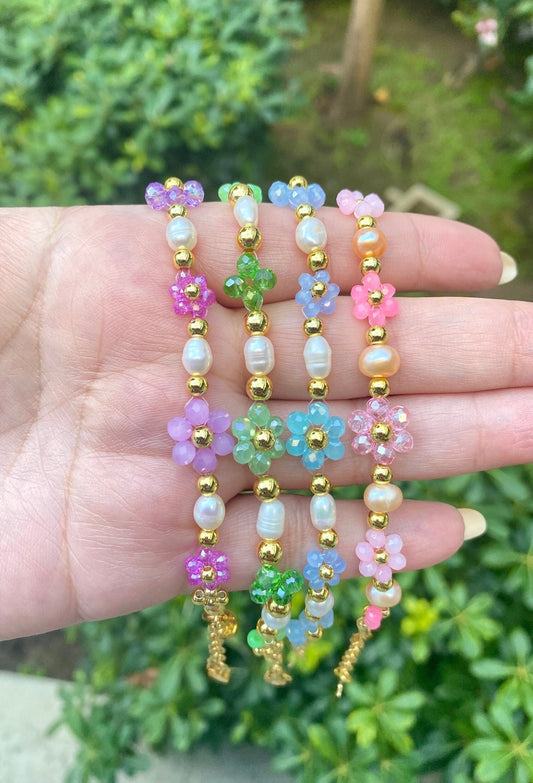 18k Gold Daisy Flower Crystal Beaded Bracelets with Freshwater Pearls in Purple, Green, Blue, and Pink cute perfect gift for birthdays, christmas, and any occasion! Tarnish resistant