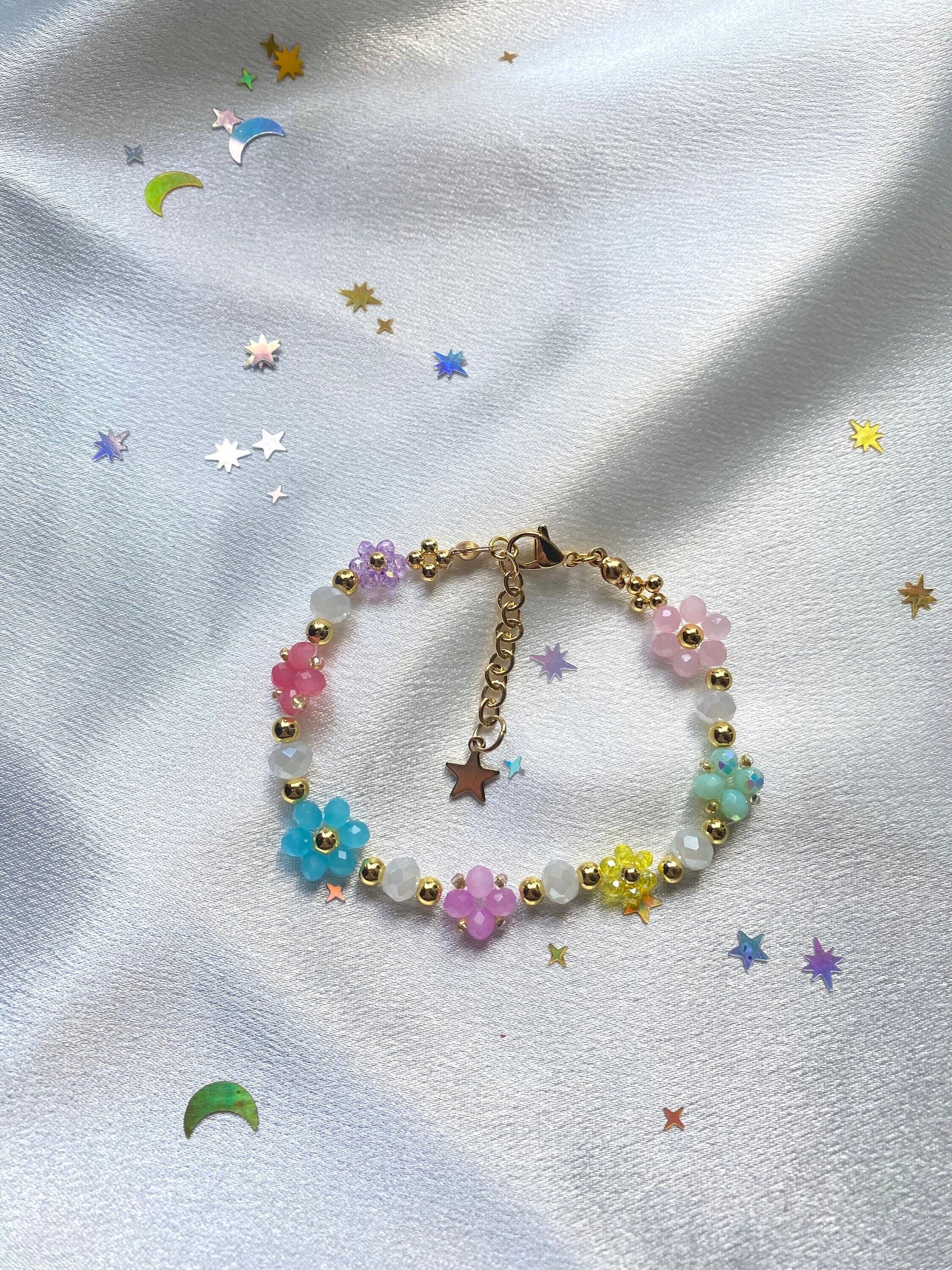 Colorful springtime dainty crystal flower daisy beaded bracelet with 18k gold beads perfect for any occasion and the perfect gift for birthdays, mothers day, christmas, valentines etc.