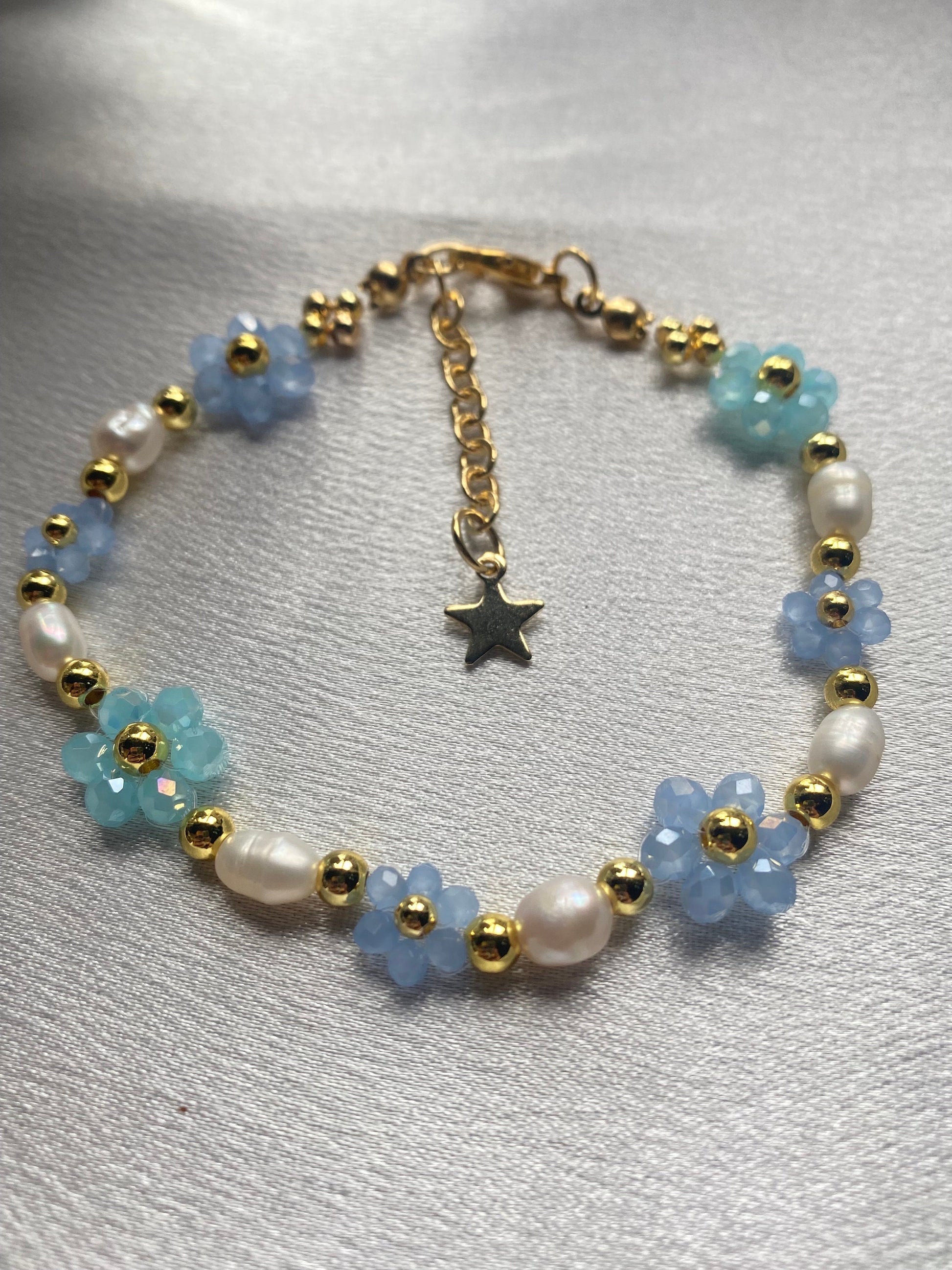 18k Gold Daisy Flower Crystal Beaded Bracelets with Freshwater Pearls in Purple, Green, Blue, and Pink cute perfect gift for birthdays, christmas, and any occasion! Tarnish resistant